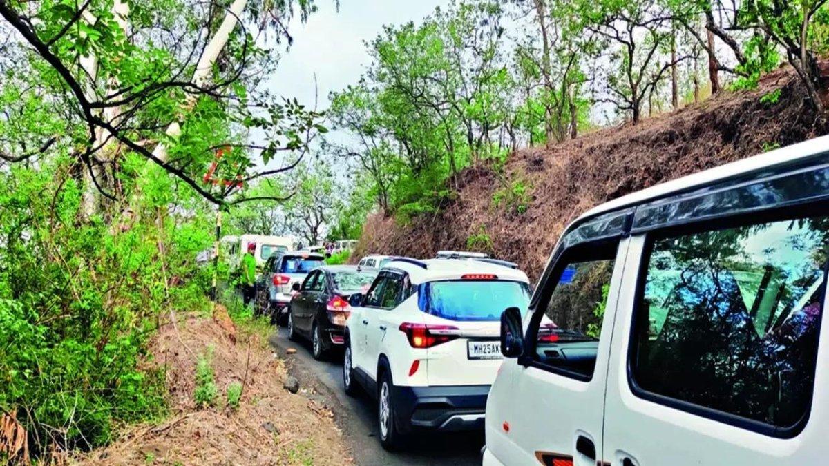 Massive traffic jam at Sinhagad