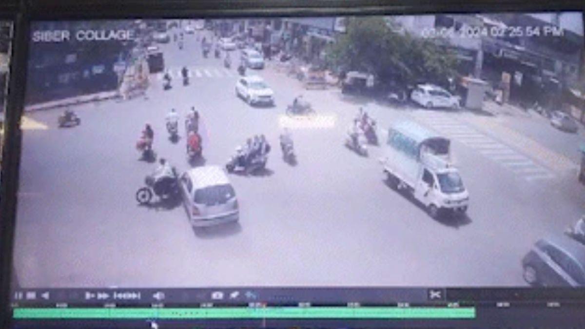 Horrible Accident in Kolhapur Captured on CCTV: Speeding car hits ...