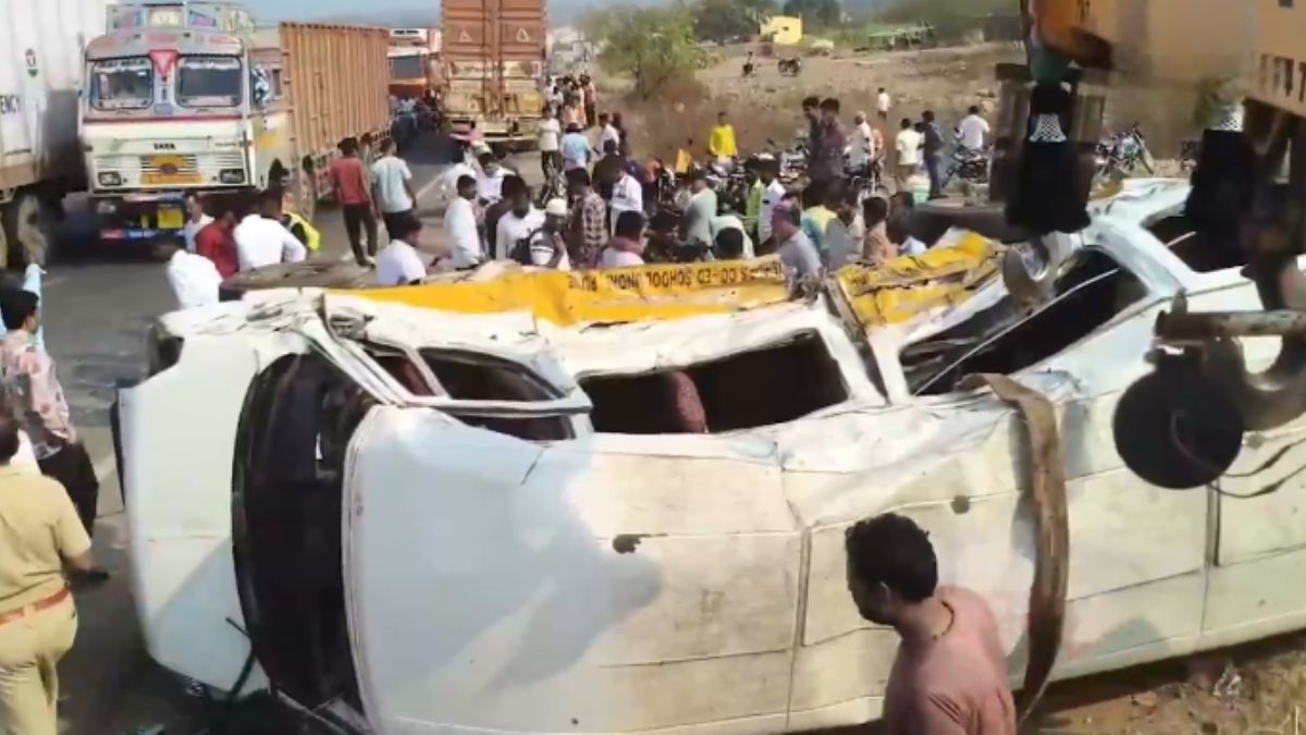 Tragic Collision Between Truck, Minibus and a Two Wheeler on Solapur ...