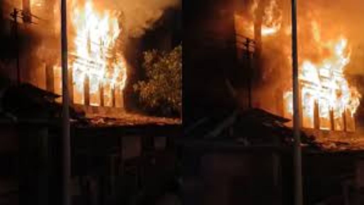 Pune Nana Peth wooden house fire