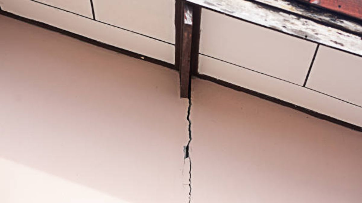 extreme heat cracks buildings Pune