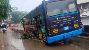 Pune monsoon pothole incident