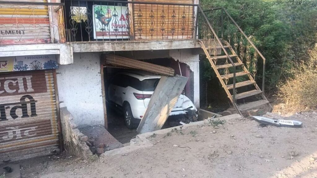 Pune: Speeding Fortuner Crashes Into Shop in Shirur’s Sardwadi, No Injuries Reported