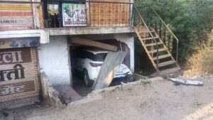 Pune: Speeding Fortuner Crashes Into Shop in Shirur’s Sardwadi, No Injuries Reported