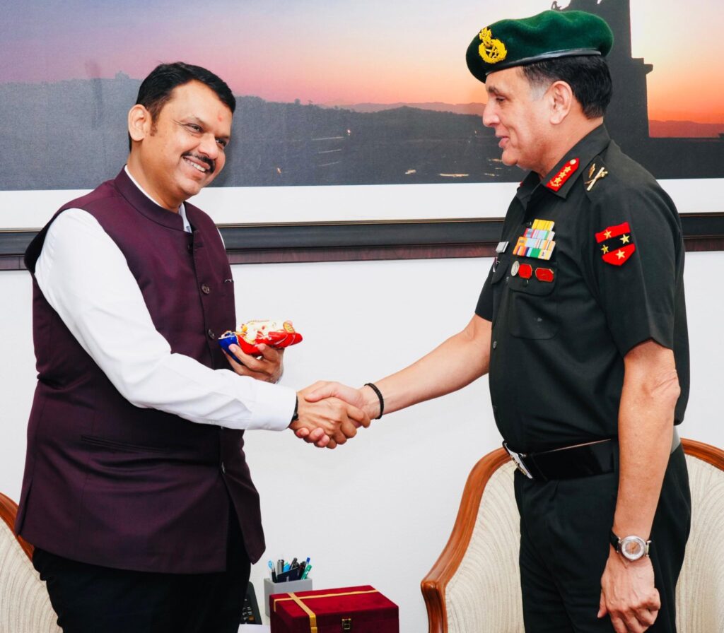 Lt Gen Dhiraj Seth GOC-in-C Southern Command Meets CM Fadnavis to Discuss Key Initiatives in Maharashtra for Civil-Defence Cooperation 2 Military-Civil Fusion in Maharashtra