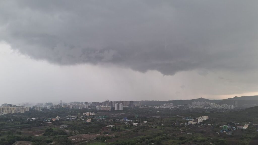Nowcast Alert: Thunderstorms and Moderate Rain Expected in Pune, Nashik & Other Districts