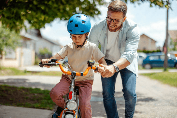 Father’s Day 2025: Heartfelt Wishes, Quotes, Wallpapers & Gift Ideas