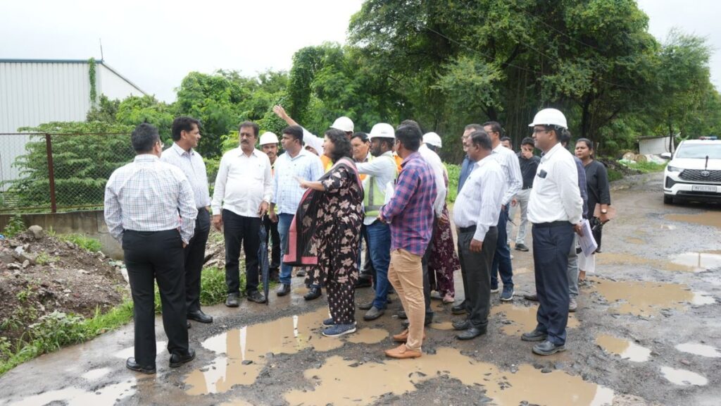 Pune: PMRDA Takes Concrete Action on Civic Issues in Hinjawadi, Maan, and Marunji 1 PMRDA civic action Hinjawadi Marunji monsoon inspection