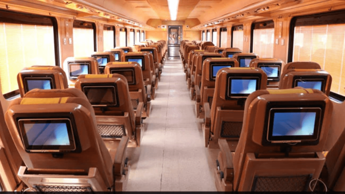 Special Train Between Mumbai Central And Indore