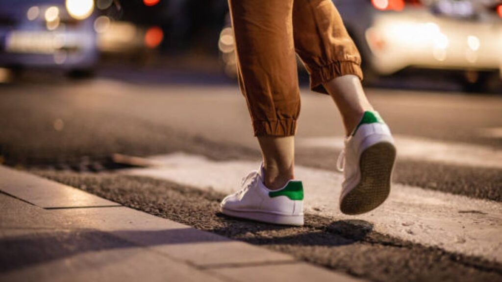 walking backwards benefits