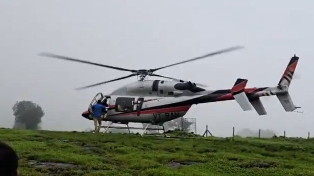 Chopper Makes Emergency Landing Near Lonavala Due to Dense Fog; Flies Out After 15 Minutes 1 Chopper makes emergency landing near Lonavala