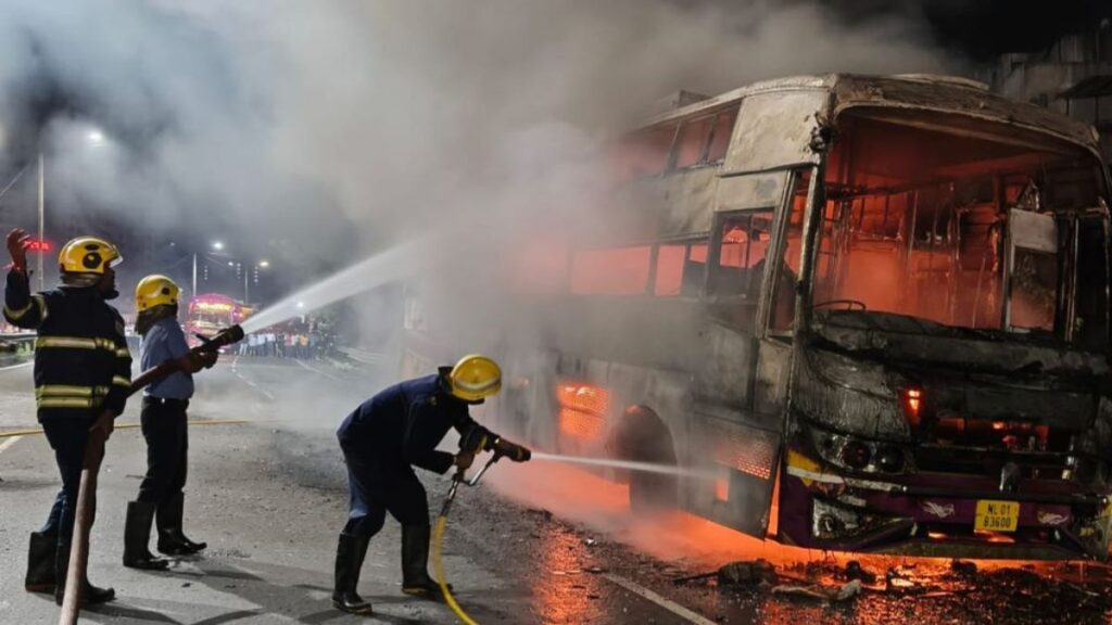 Pune: Bus Catches Fire on Mumbai-Bangalore Highway Near Narhe in the Middle of Night, Passengers Safe 1 Pune bus fire on Mumbai-Bangalore highway