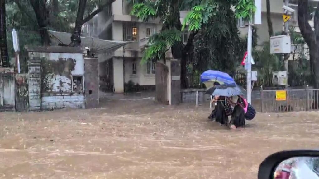 Red alert in Maharashtra for heavy rainfall