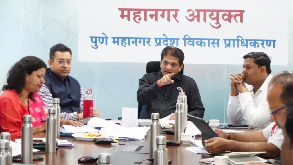 Pune: PMRDA Reviews Road Projects in Hinjawadi and Chakan to Address Traffic Jams 1 PMRDA traffic congestion