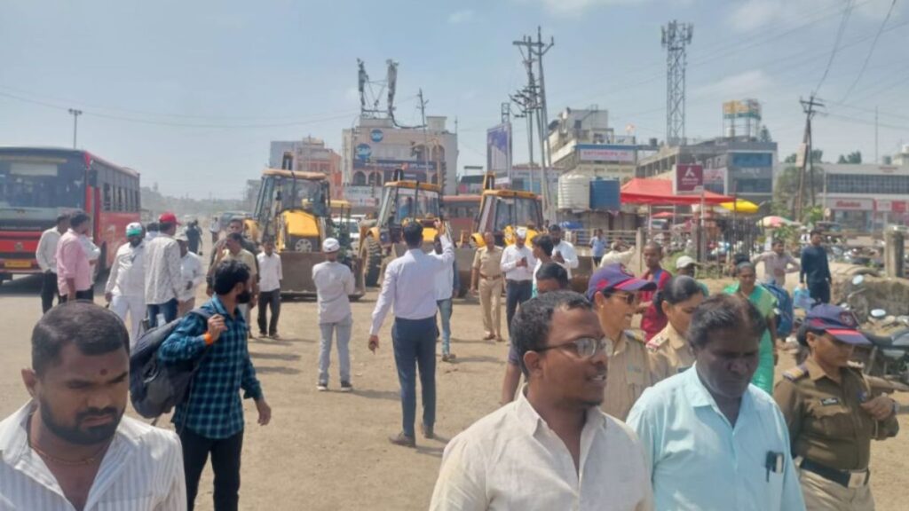 Pune-Nashik Highway Decongestion: PMRDA Clears 40 Encroachments in Chakan 1 Pune-Nashik Highway encroachment