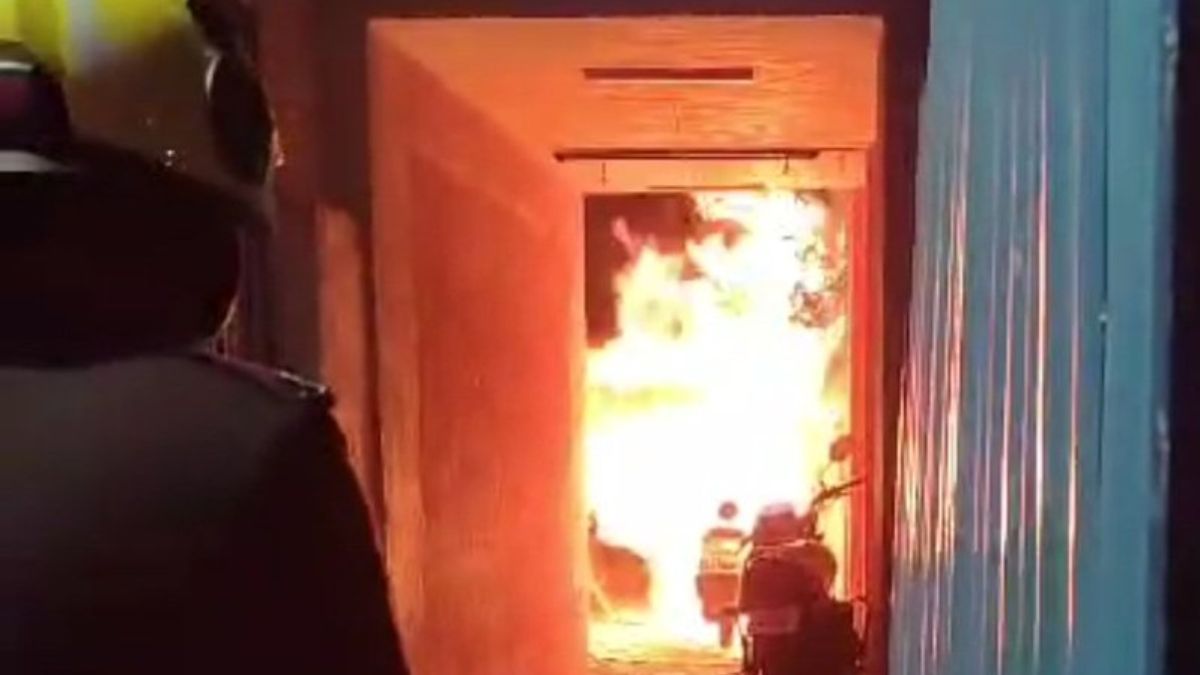 Pune fire Guruwar Peth