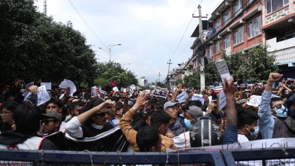 Maharashtra Government Working to Ensure Safe Return of Tourists from the State Stranded in Nepal, Issues Advisory 1 tourists stranded in Nepal