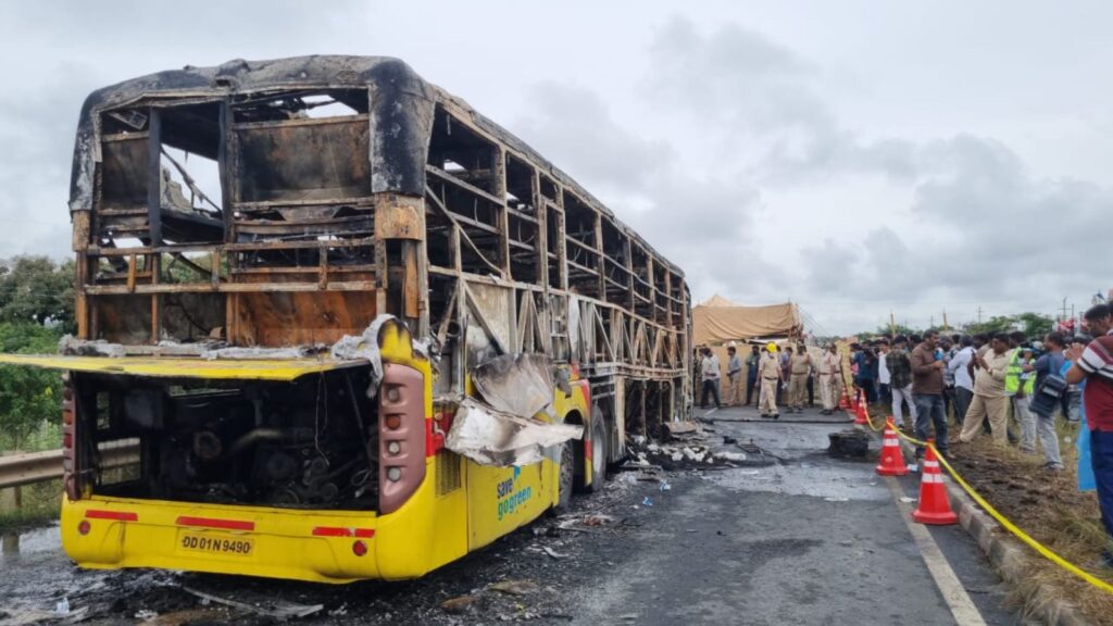 Former IPS and Transport Commissioner Slams Bus Makers Over Poor Safety Standards After Kurnool Fire, Urges Passengers to Check Emergency Exits Before Boarding 1 Bus Safety in India