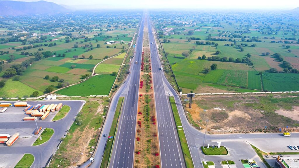 Mumbai-Pune Expressway To Become 10-Lane Superhighway By 2030 | What To Expect 1 Mumbai-Pune Expressway 10-lane superhighway