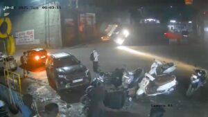 Truck Loses Control Near Navale Bridge in Pune, Crashes Into Three Vehicles; Two Injured 6 Truck accident near Navale Bridge Pune