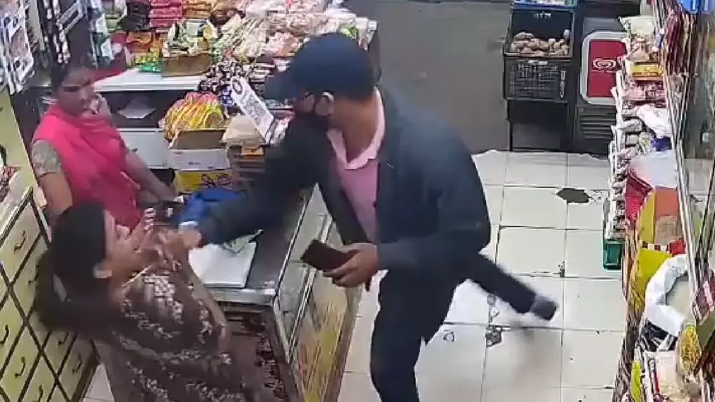 gold chain snatching in Pune