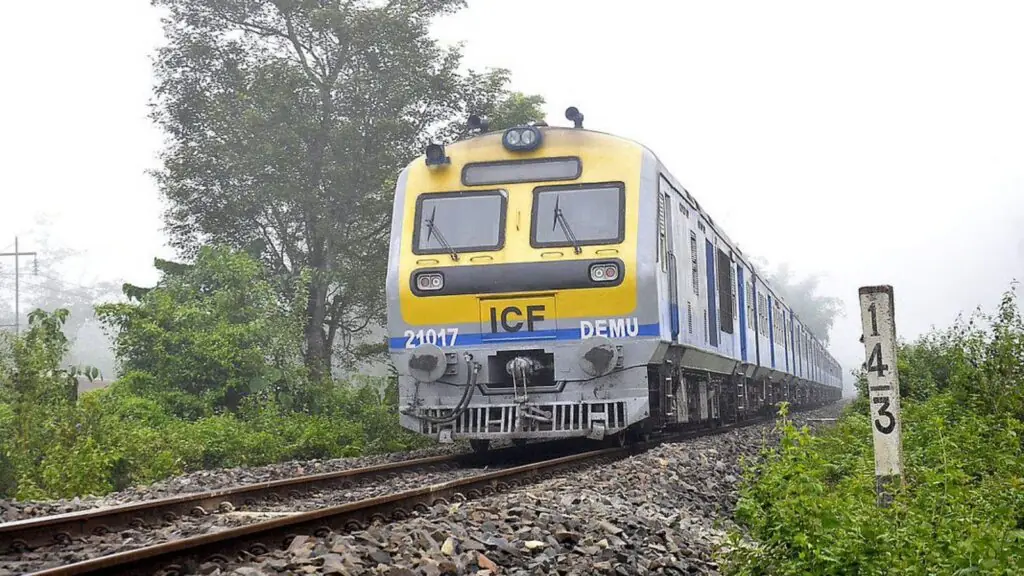 Three Teenagers Run Over by Train in Pune While Walking Near Railway Tracks