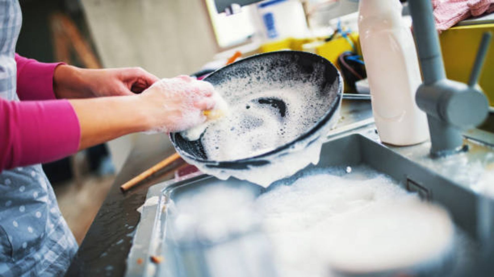 Warm Hands, Sparkling Dishes: Essential Kitchen Winter Tips for a Pain-Free Season