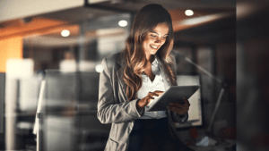 1. The 49% Problem: Why Your Brain Only Ranks for Survival (The Science of Bias)