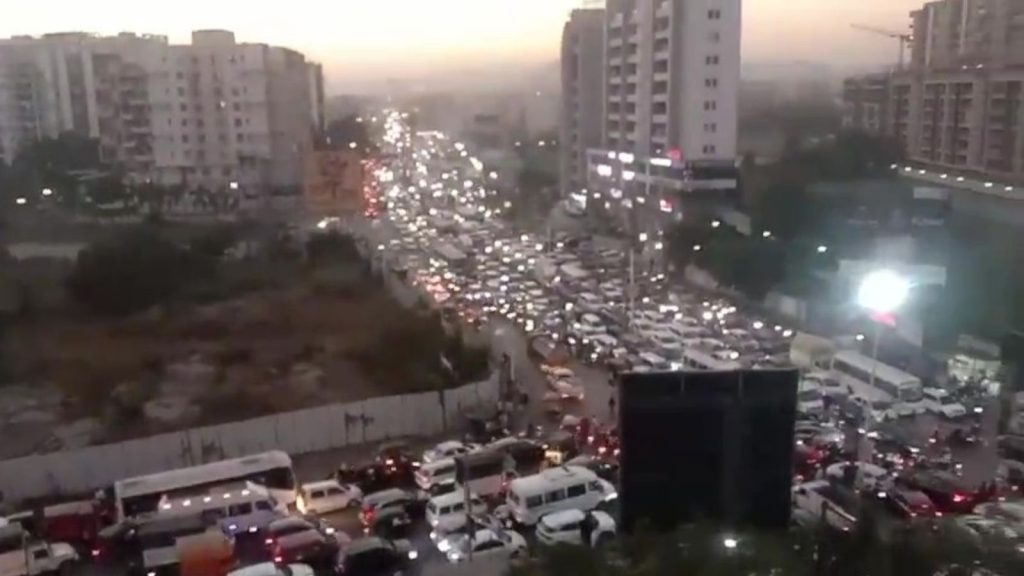 Wakad Traffic Chaos in Pune: Residents Blame Private School, Seek Immediate Relief