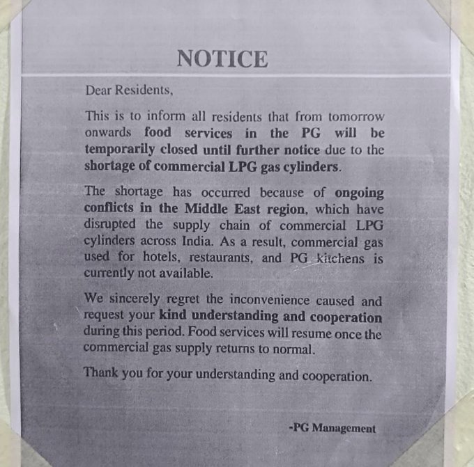 Notice from a PG in Pune about LPG shortage and food discontinuation.