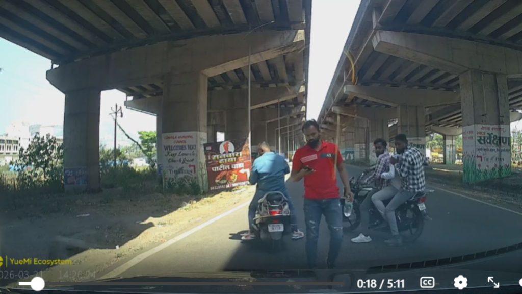 SCAM on Mumbai-Pune Highway Near Lonavala