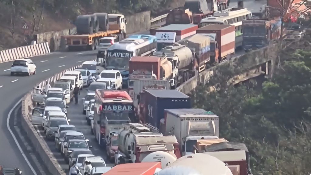 Traffic Jam on Mumbai-Pune Expressway