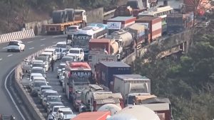 Traffic Jam on Mumbai-Pune Expressway