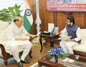 Pune MP Murlidhar Mohol in discussion with Rajnath Singh, Defence MInister of India.
