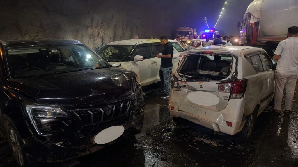 Mumbai-Pune Expressway accident today